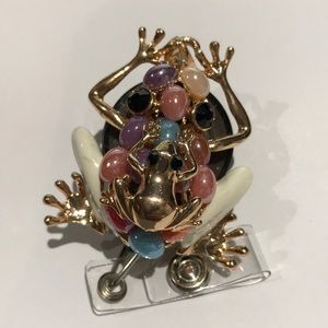 3/$66 Mom and baby frogs 🐸 badge reel